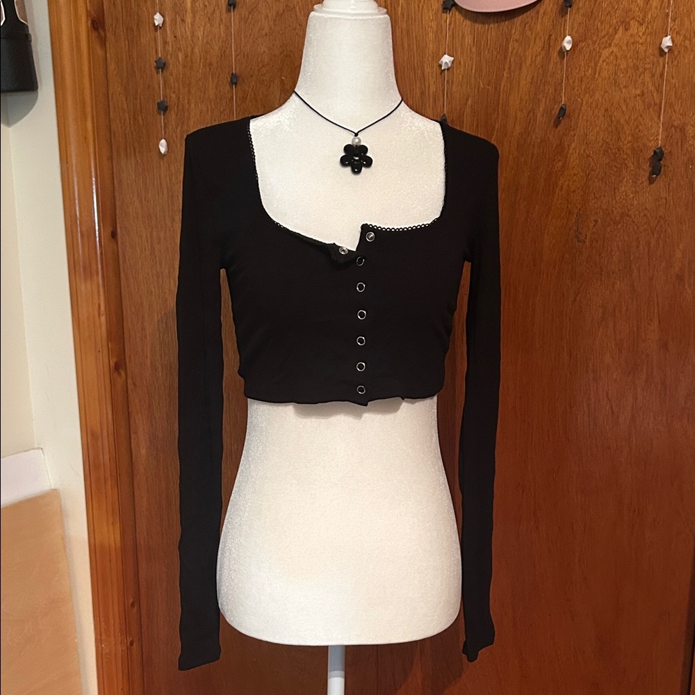 [SOLD] Black Long Sleeve Button-Up Crop Top
